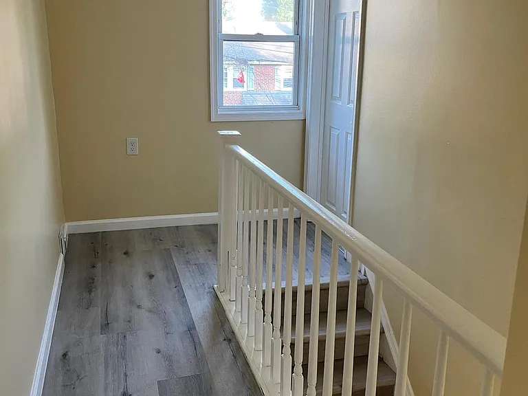 Paynter Dr — Photo 35