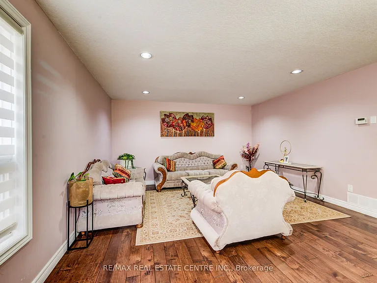 16 Paulstown Cres — Photo 5