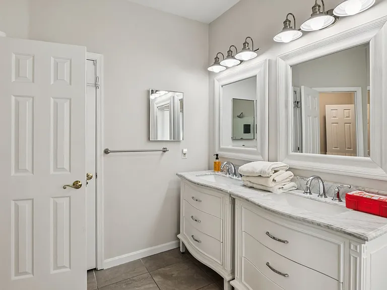 101 W Cape Shores Dr — Photo 27