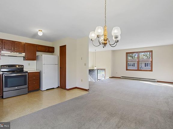 3rd image of 516 Cherry St