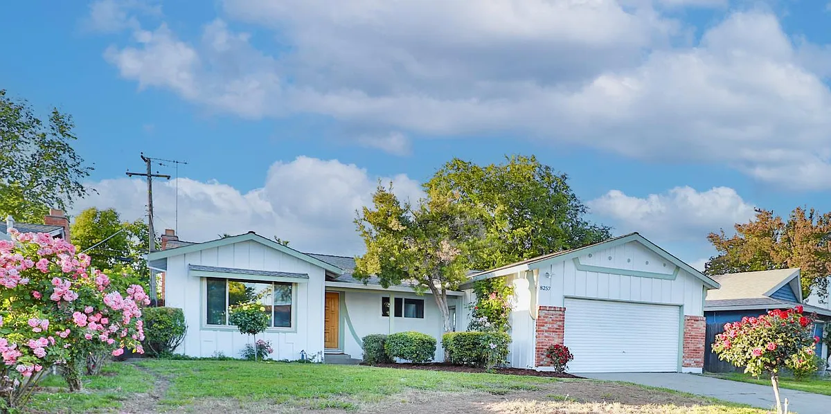 Building Photo - 8257 Lake Forest Dr