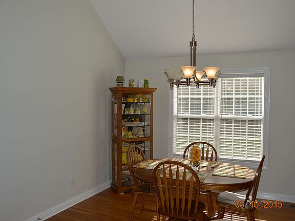 2nd image of 118 Bruce St