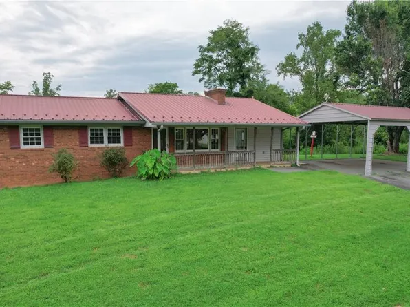 1106 Bob Mabe Rd, Danbury, NC 27016