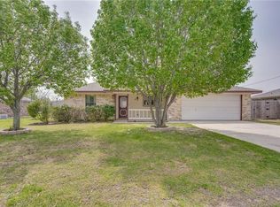 5 Rogers Cir, Krum, TX 76249