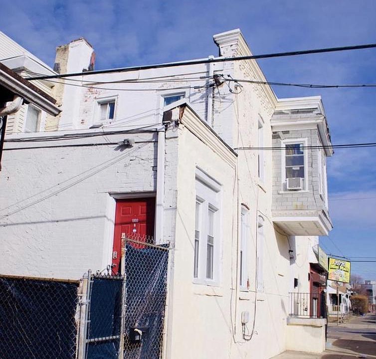 2nd image of 1000 N 43rd St