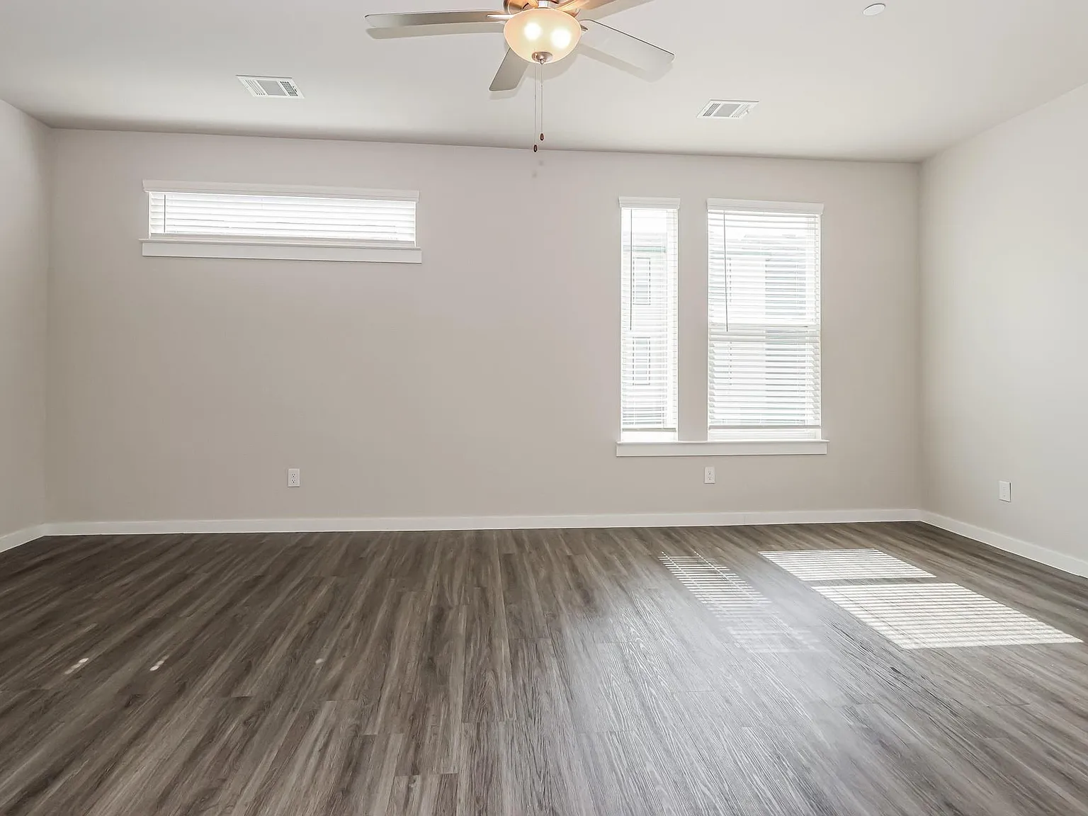 3 bed, 2.5 bath, 1619 sqft, $1,865 — Photo 3