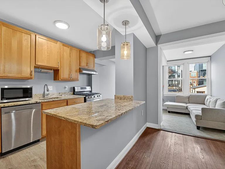 632 Franklin St NE — Photo 3