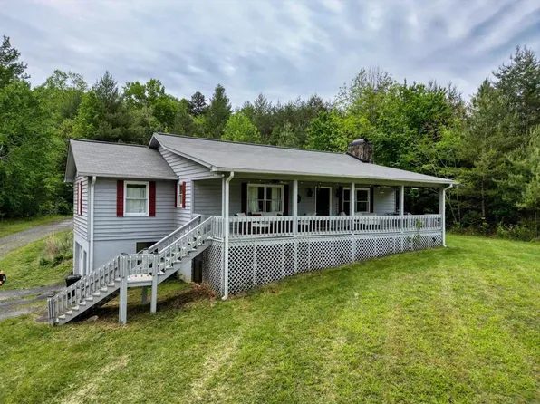 1085 W Jones Creek Rd, Blairsville, GA 30512