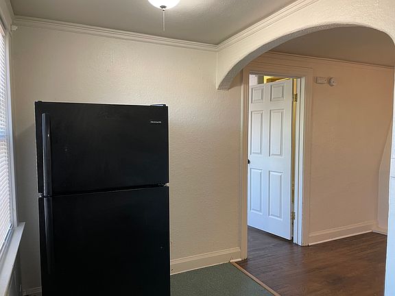 5th image of 803 W 11th St Unit 3