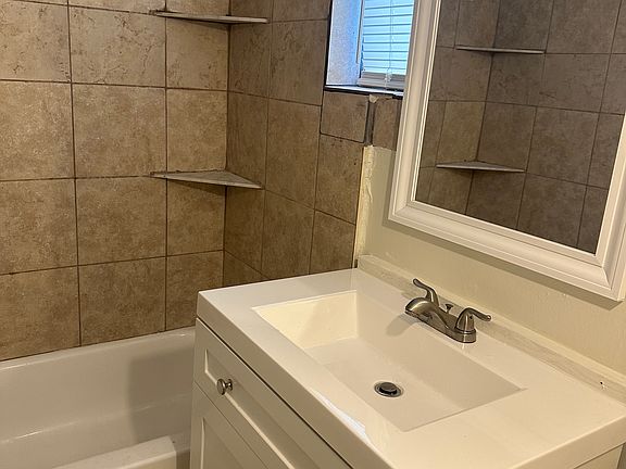 5th image of 327 Landau Dr #331