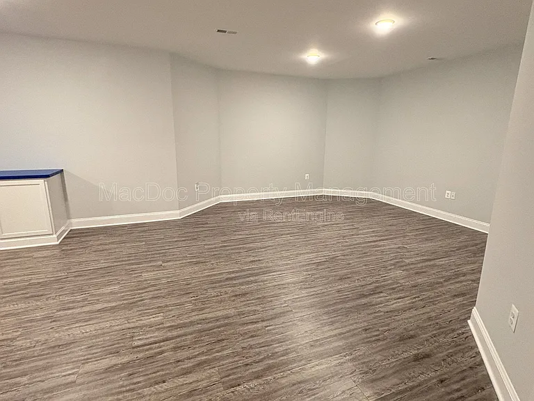 10802 Cedar Creek Dr — Photo 27
