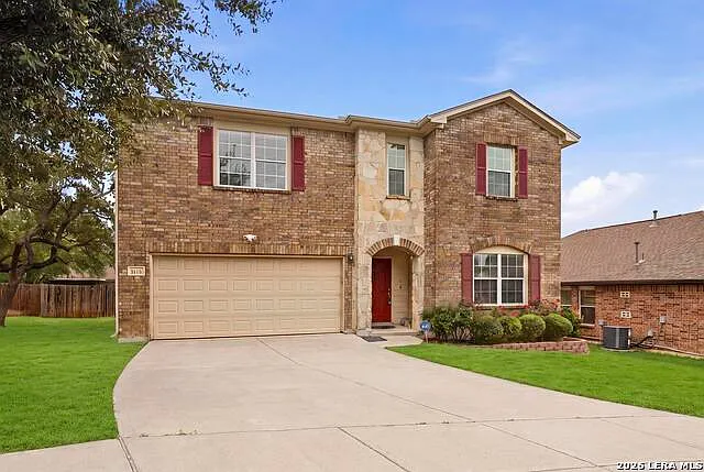 4 bed, 2.5 bath, 2772 sqft, $2,300 — Photo 2