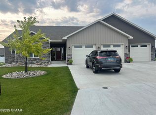 6160 Camellia Cir, Grand Forks, ND 58201