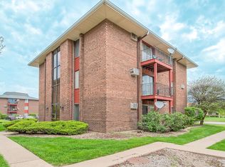 15830 Terrace Dr #O1, Oak Forest, IL 60452