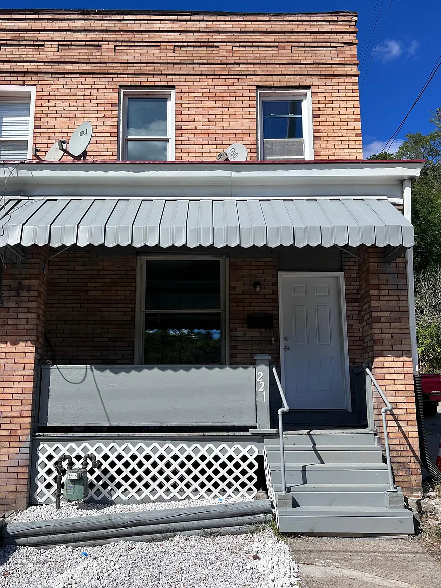 221 Kingsboro St photo 1
