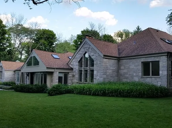 15 S Deere Park Dr, Highland Park, IL 60035