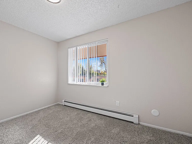 1305 Estes St — Photo 15