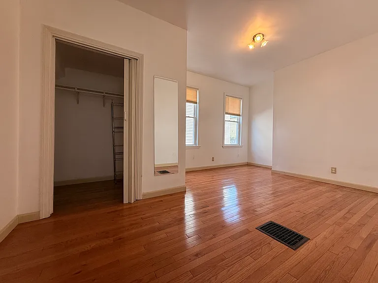 108-110 Russell St #1 — Photo 6