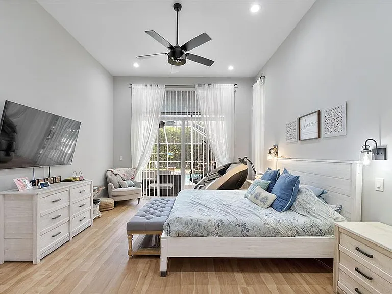 5431 NW 109th Ln — Photo 32