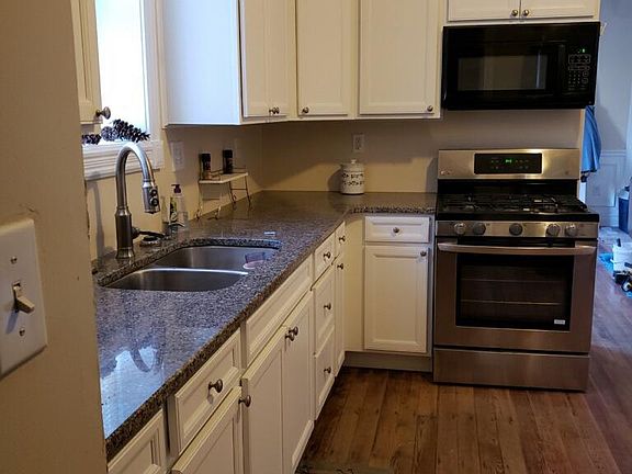 3rd image of 427 E 9th St