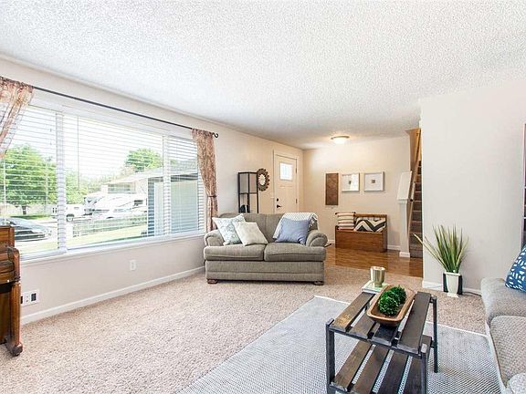 4th image of 306 N Idaho Pl