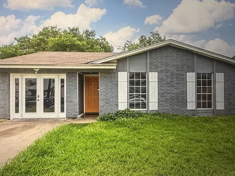 928 Duty Ave — Photo 1