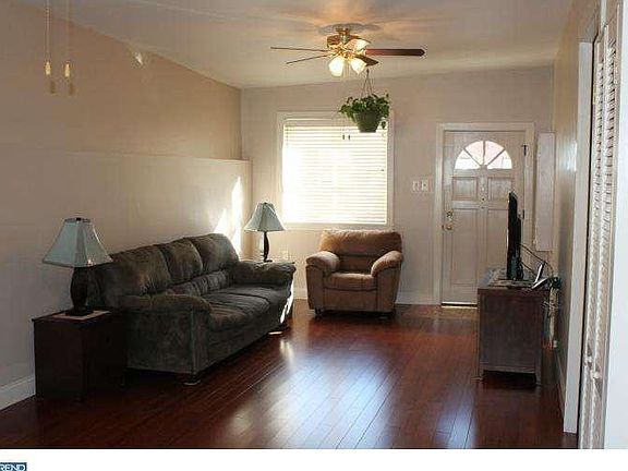 4th image of 457 E Wildey St
