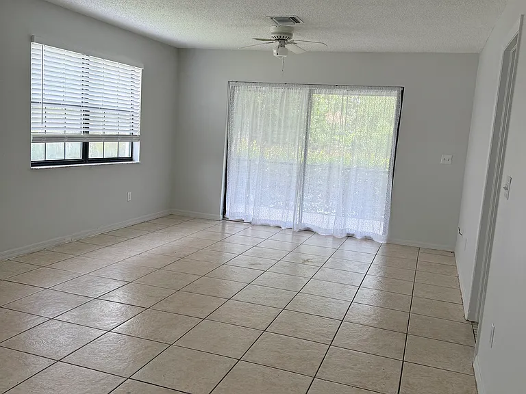 5252 Treetops Dr — Photo 8