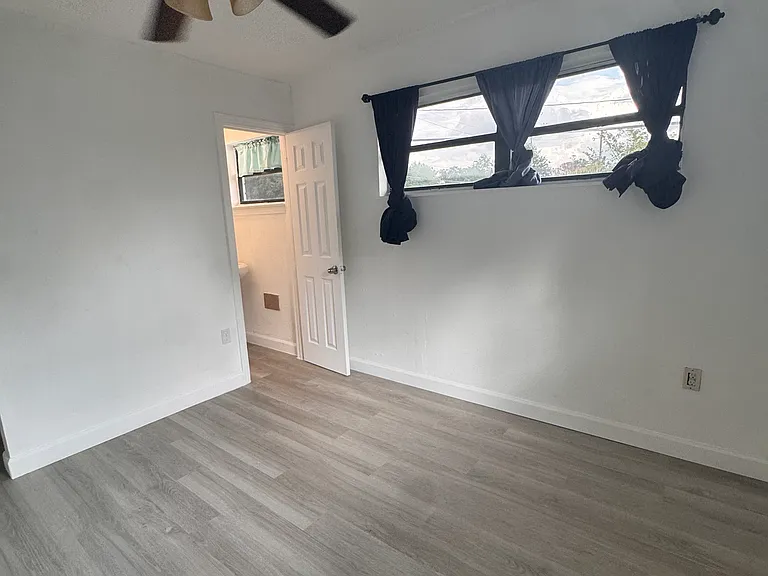 610 Yucatan Dr — Photo 4