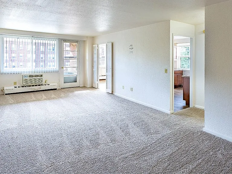 Fountain Place Apartments — Photo 7