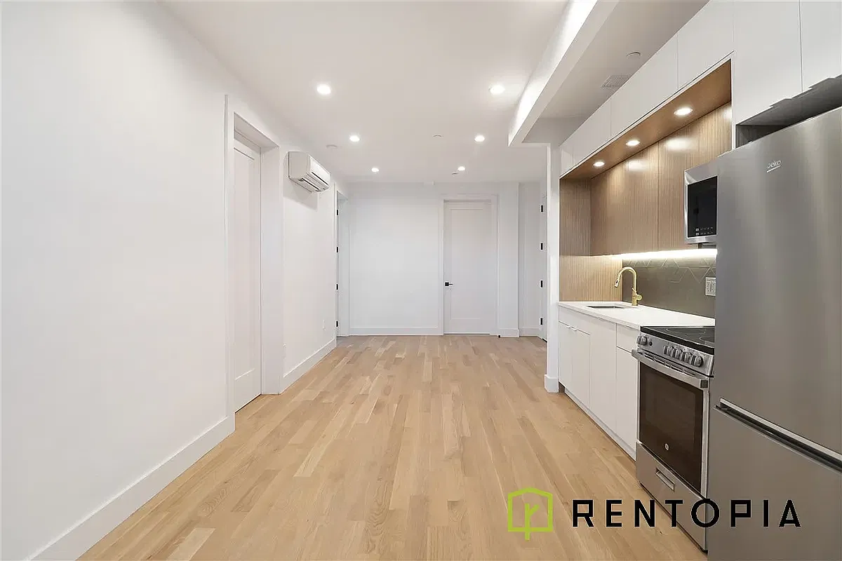 494 Manhattan Avenue — Photo 4