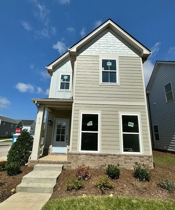 416 Queen Ln