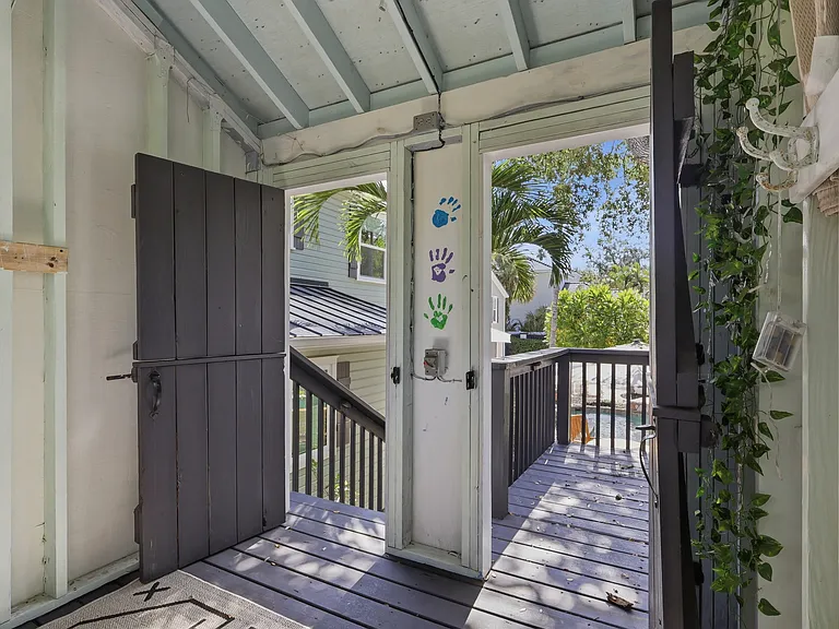 1611 Hyde Park St — Photo 55