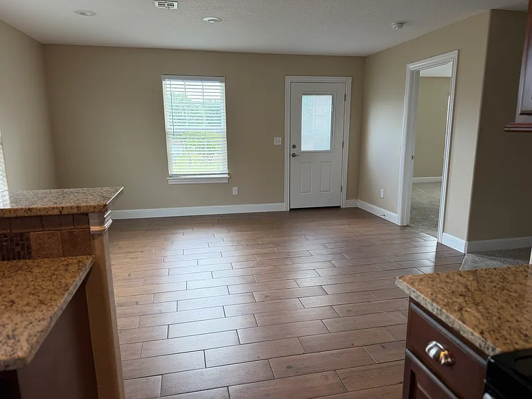 2515 S Willard Ave — Photo 3