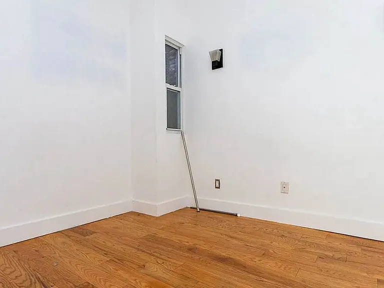 275 Menahan St #2R — Photo 3