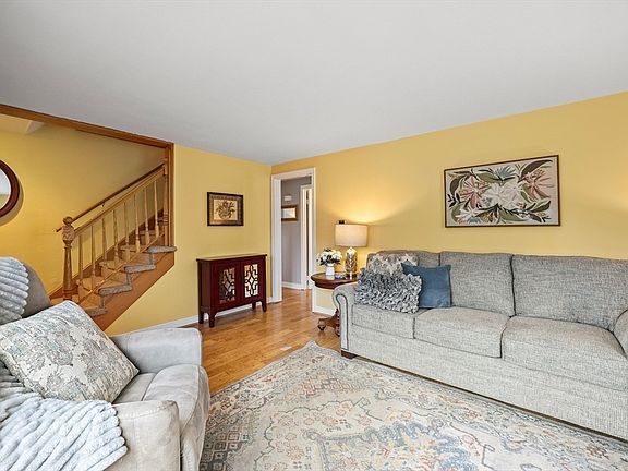 4th image of 2408 Roosevelt Ave