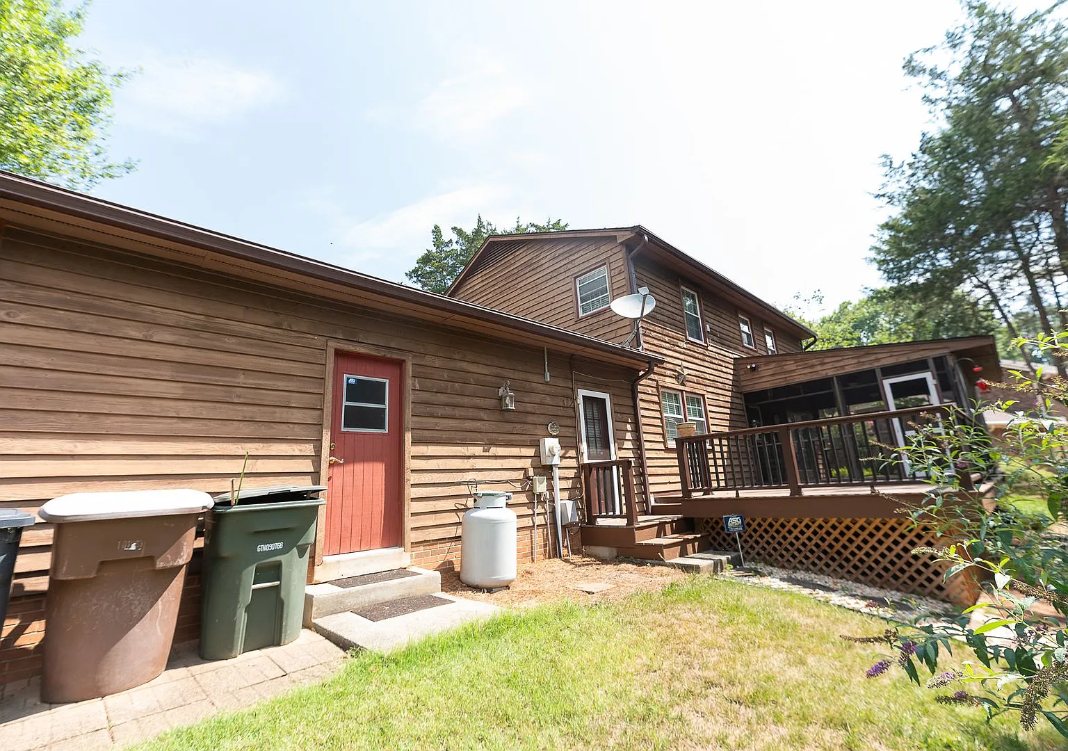 Immaculate 4 bedroom 3 bathroom home in Northwest Greensboro with 1 car garage/large fenced-in ya... — Photo 4
