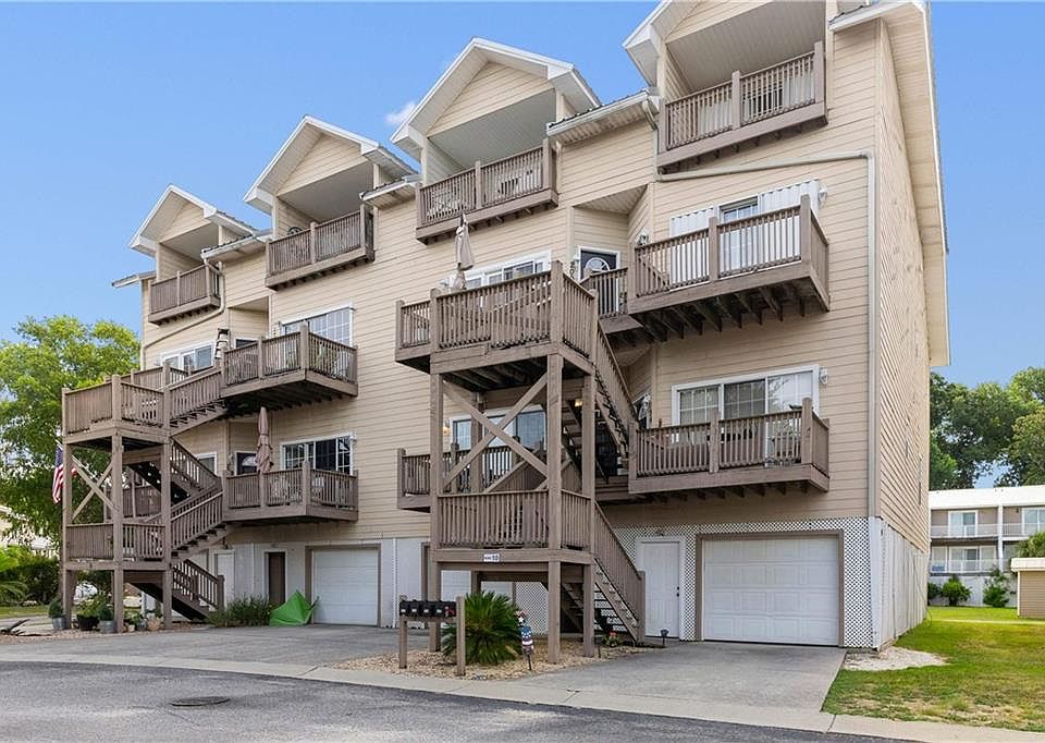 1st image of 4 Yacht Club Dr APT 200