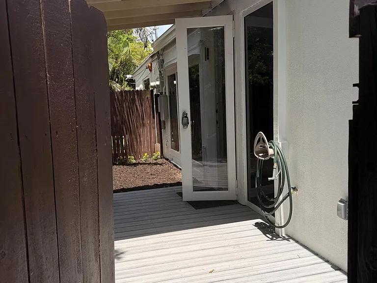 1618 NE 33rd St #D — Photo 10