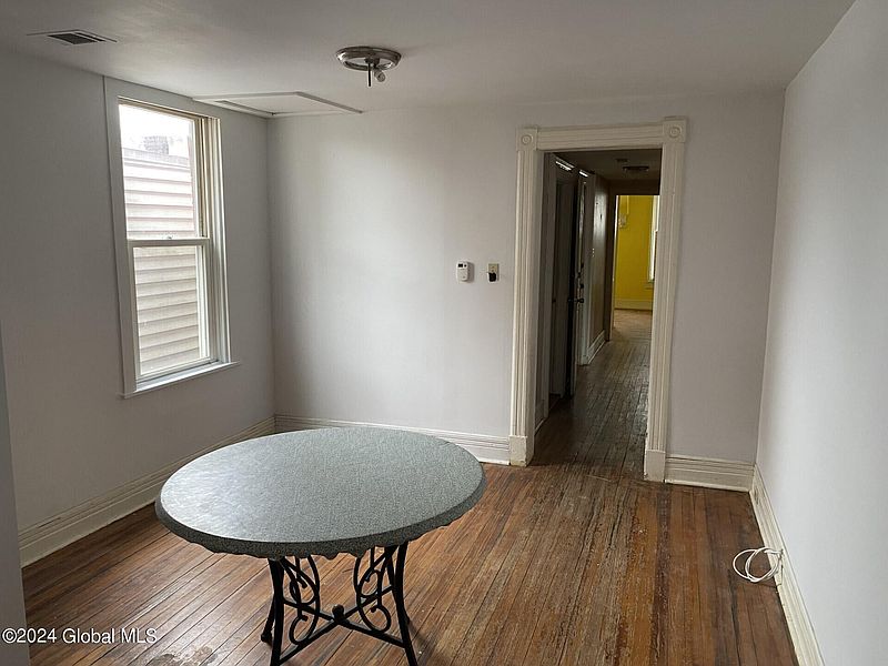 5th image of 136 Dove Street