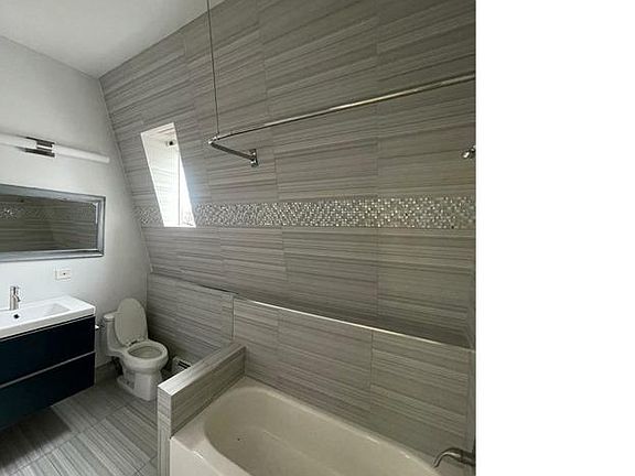 4th image of 3200 Bruner Ave #3