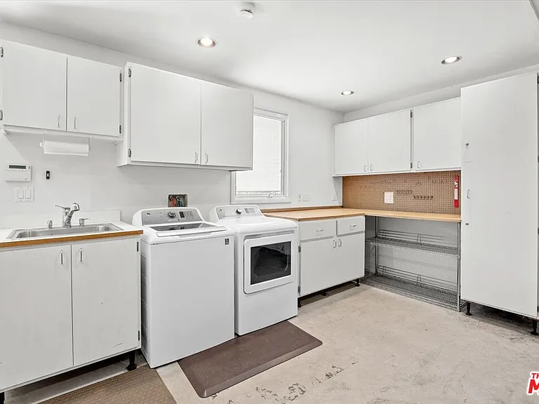 13207 Lake St — Photo 15