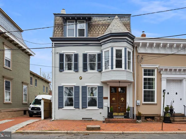 27 Farnsworth Ave, Bordentown, NJ 08505