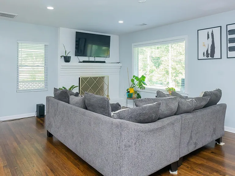 240 W Lake Dr NW — Photo 6