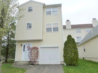 2390 State St #8F, Hamden, CT 06517