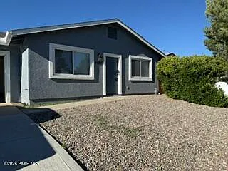 3 bed, 2.0 bath, 1248 sqft, $2,044 — Photo 2