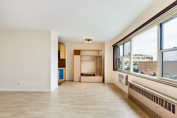 Sold by Thomas Lipovetsky, LREB | media 16