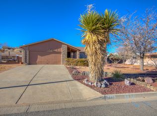 685 Saratoga Dr NE, Rio Rancho, NM 87124