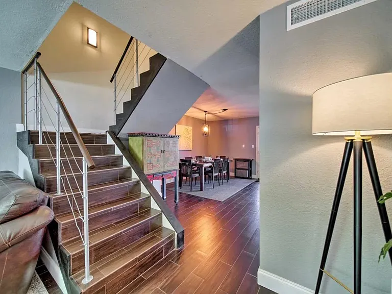 3327 S Poplar St — Photo 12