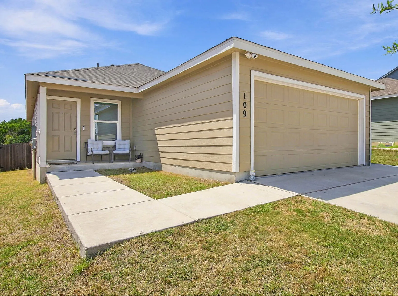 3 bed, 2.0 bath, 1266 sqft, $1,550 — Photo 1